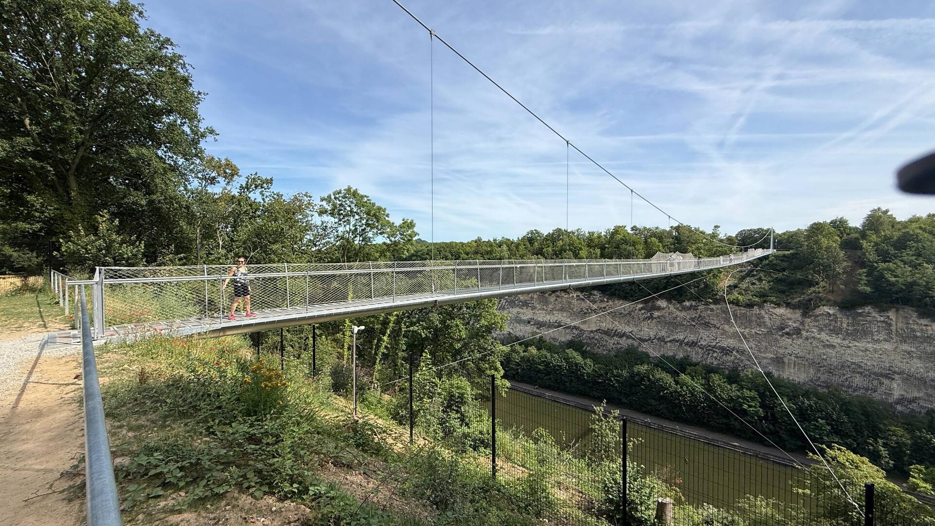 Hoch über dem Albertkanal – die Hängebrücke bei Kanne