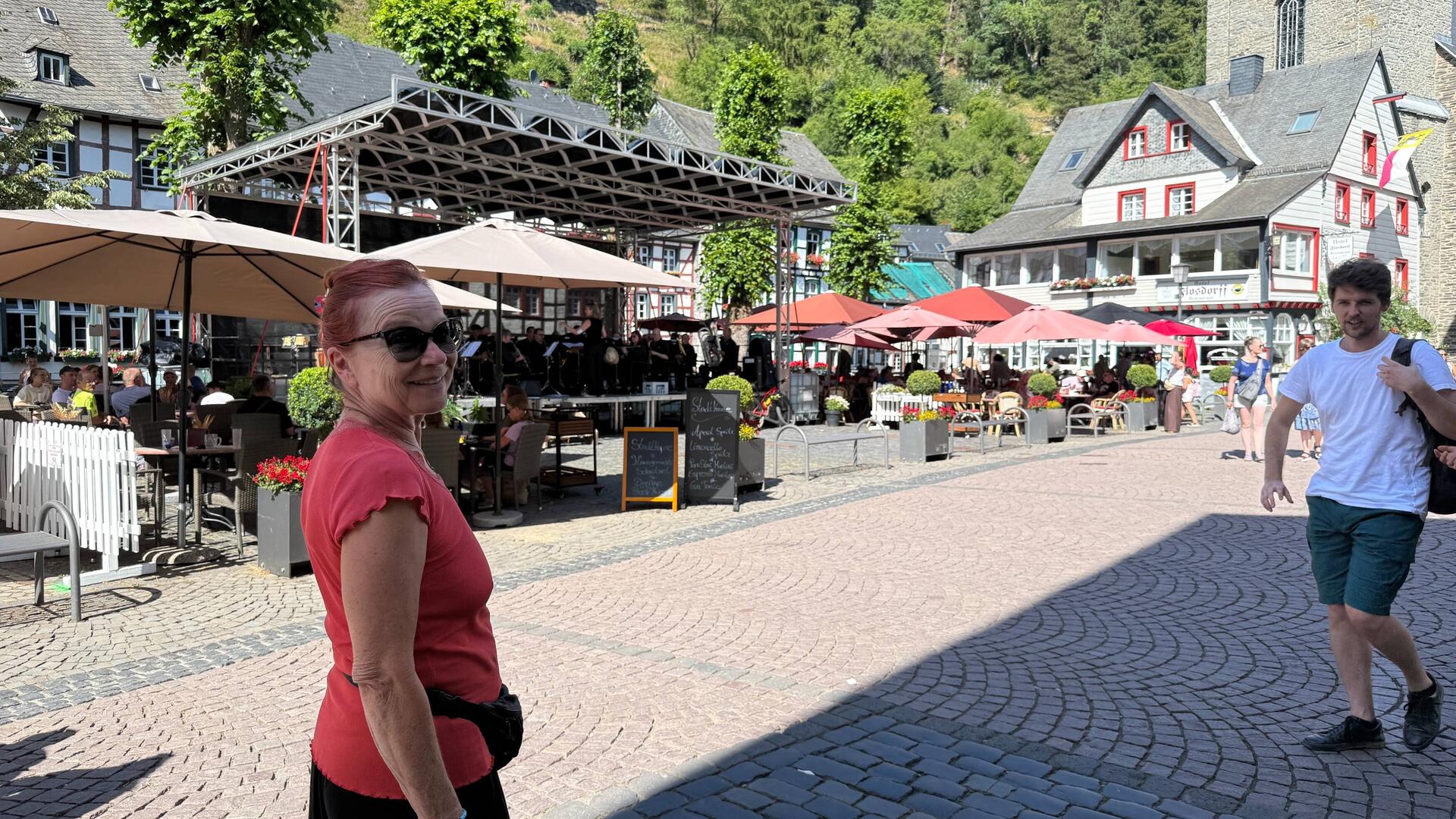 Musikwoche in Monschau – Blasorchester vor Fachwerkkulisse